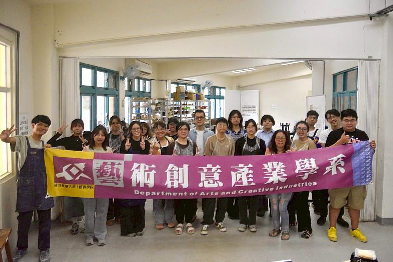 參與0419陶藝體驗學員合照。