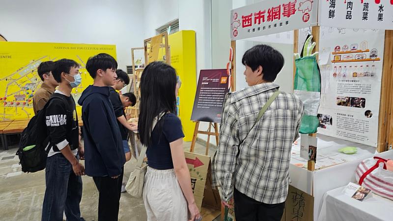 2同學從陳芳如老師「西市網事」的展覽中認識到斗六西市場的故事