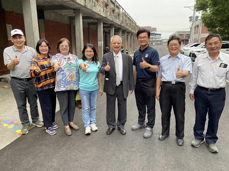 林昭庚院士與陝西國小校長吳世宏、北斗國中校友會林威宇理事、李文玲理事，秘書長林宛筠、副秘書長陳瑞林等合影。.