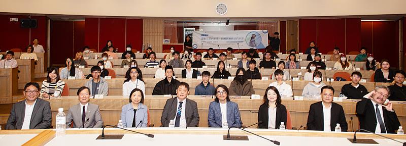 文大學務處邀請教育部葉丙成政務次長蒞校演講，主題為《面對茫茫的未來，如何找到自己的天命》。