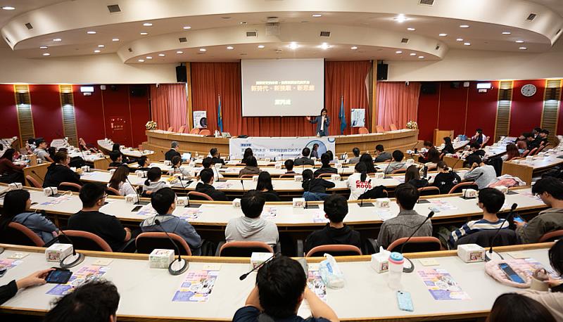 葉次長最後以多位年輕創業家及新創公司的案例作結，呼籲大學生珍惜學習機會，積極拓展視野，他更鼓勵大學生多參與社團或系學會活動，累積做事經驗。