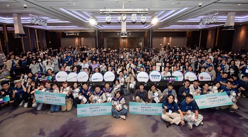 「雲湧智生：臺灣生成式 AI 應用黑客松」共集結 472 位參賽者，逢甲雲創學院培訓選手組成兩支跨領域隊伍參賽，在競賽中展現亮眼表現。
