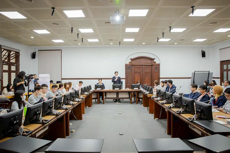 代理市長邱臣遠親自主持會議，並對青年委員提出議案給予正面肯定
