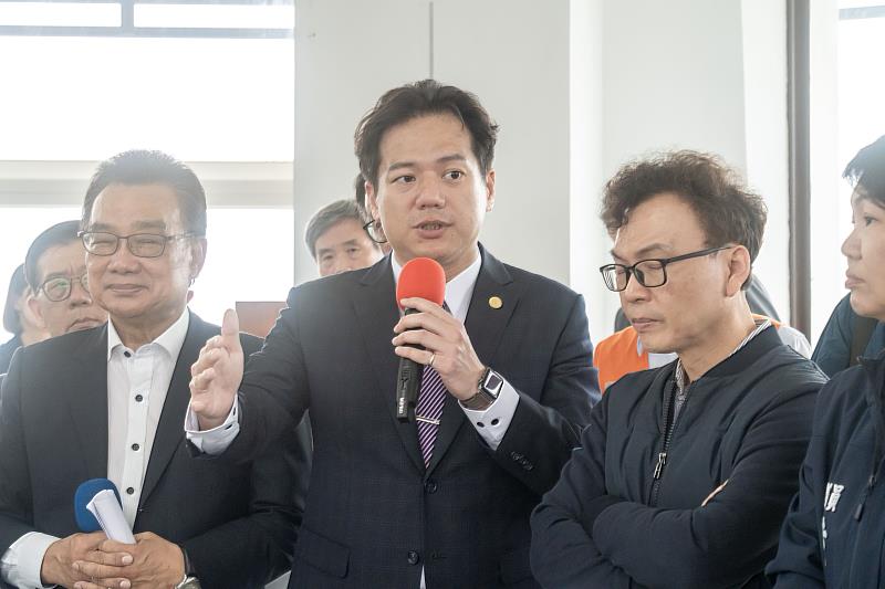 台61與台68的系統交流道，邱臣遠代理市長表達市府積極維護市民權益，並期望交通部暫緩系統交流道的建設