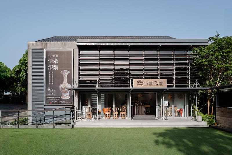 坐落於宜蘭傳藝園區內的「巧藝館」以推廣工藝等藝術品為主,也時常舉行年度特展。