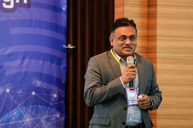 第三位主講者是 Dr. Janaka Rajapakse 國立臺南藝術大學動畫藝術與影像美學研究所的副教授,他帶來題為「人工智慧時代的缺陷與完美」的主題演講。