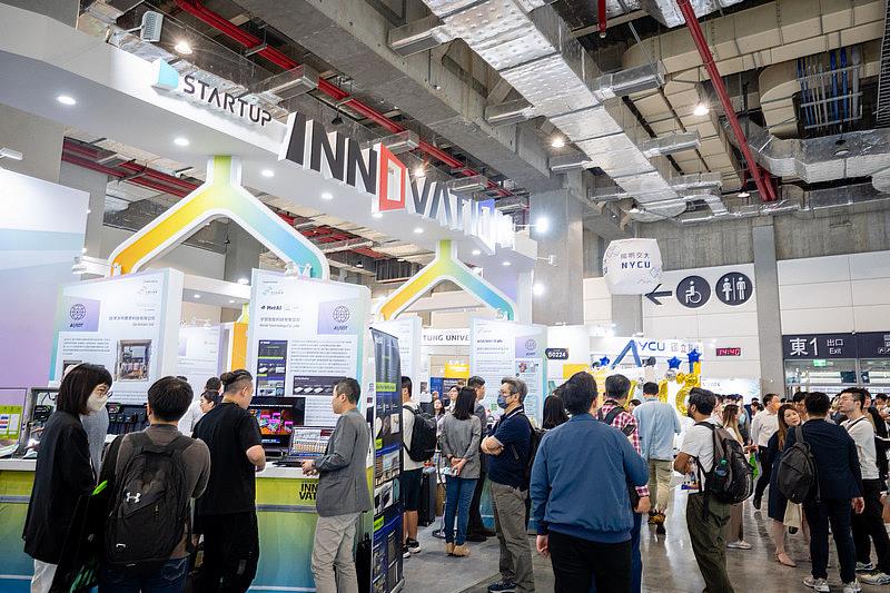 經濟部中小及新創企業署主題館匯聚智慧製造、AI/IoT、醫療與運動科技、綠色科技四大關鍵領域，全面展現臺灣及國際新創的創新潛力。
