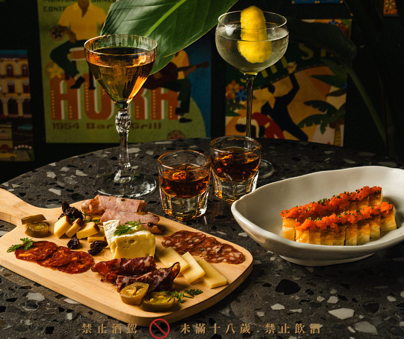 ▲AURA推出全新酒單,其中的【台灣新經典】系列調酒將台灣的獨特風味與經典調酒巧妙結合,每一口都蘊含著來自土地的純粹與美味。