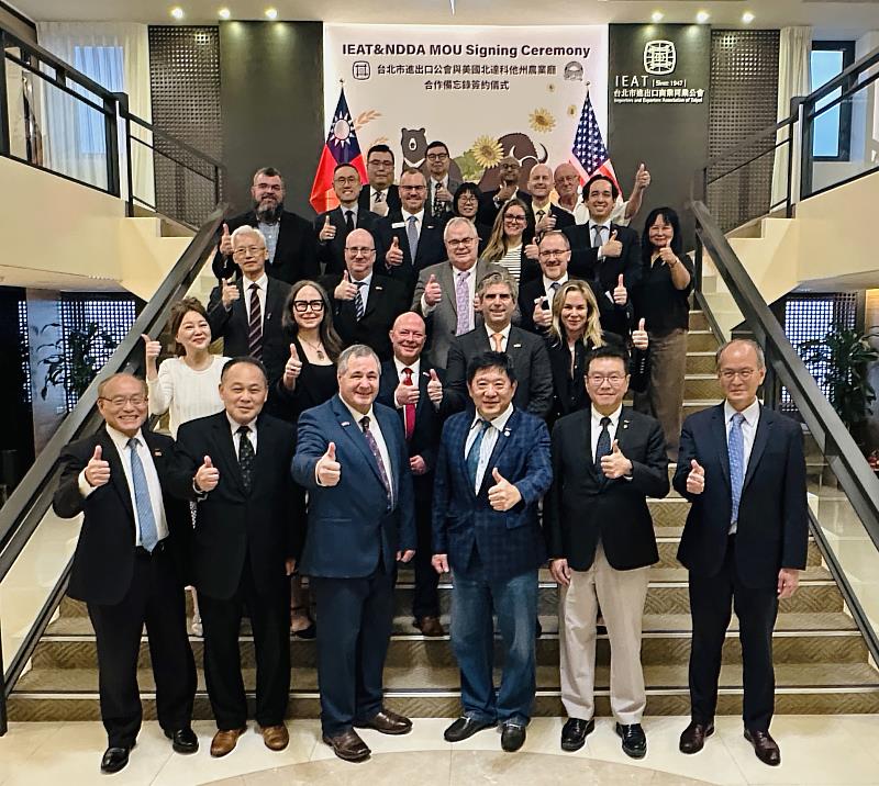 IEAT理監事與美國北達科他州農業廳訪問團紀念合影