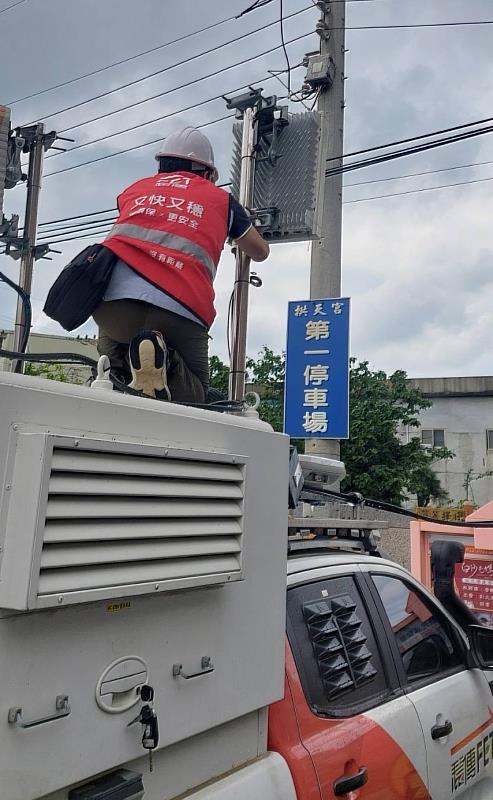 透過AI進行人流預判，完成400座基地台容量擴充，並進駐行動通訊車於駐駕要點