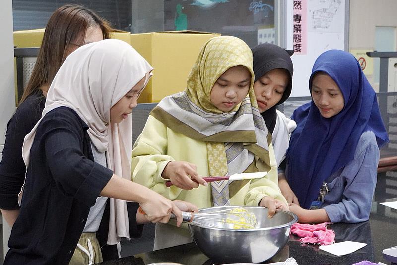 大葉大學國際學生體驗鳳梨酥製作