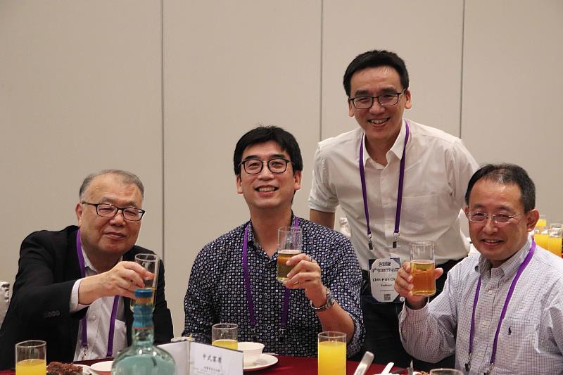 硼中子國際研討會，大阪公立大學BNCT主任切畑光統（左起）、淡江大學化學系教授潘伯申、淡江化學系主任陳志欣和東京科學大學教授中村浩之。（圖／淡江大學提供）