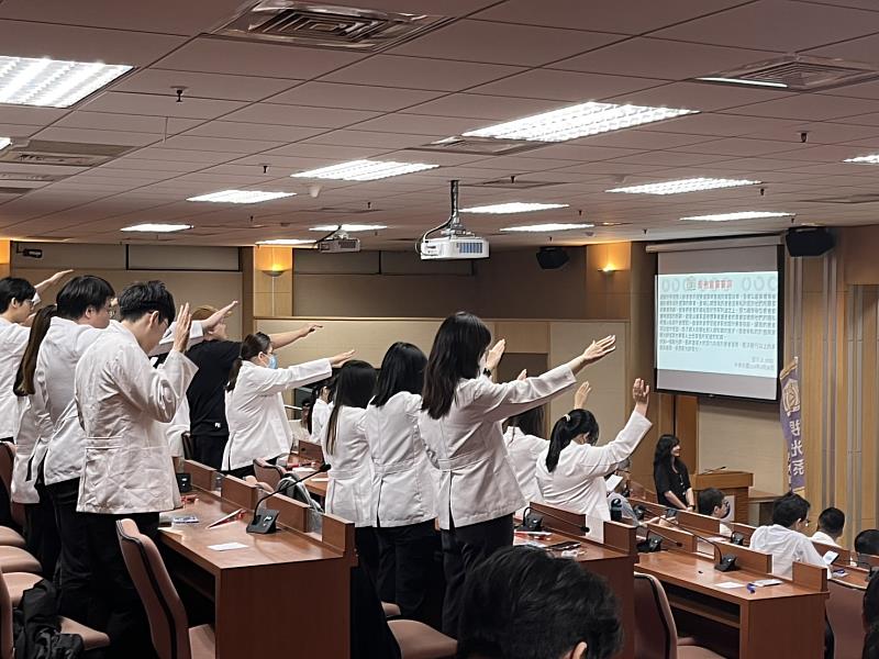 視光系學生進行宣誓