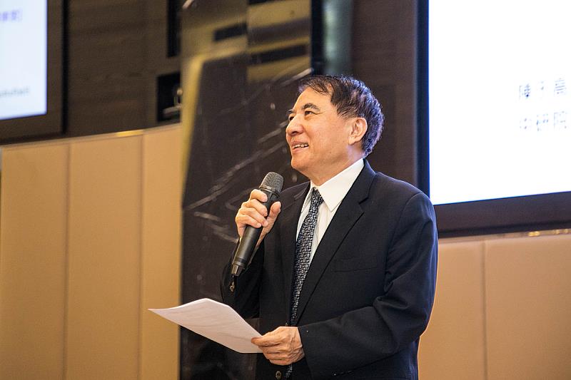 許泰文校長親自為藍海講座主持開場