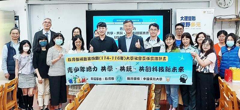 文化大學與大理高中簽署MOU,雙方會後合影。