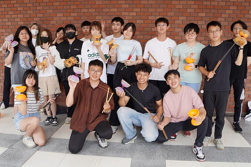 大葉大學觀休系休閒遊憩體驗課程邀請校友帶學生玩扯鈴