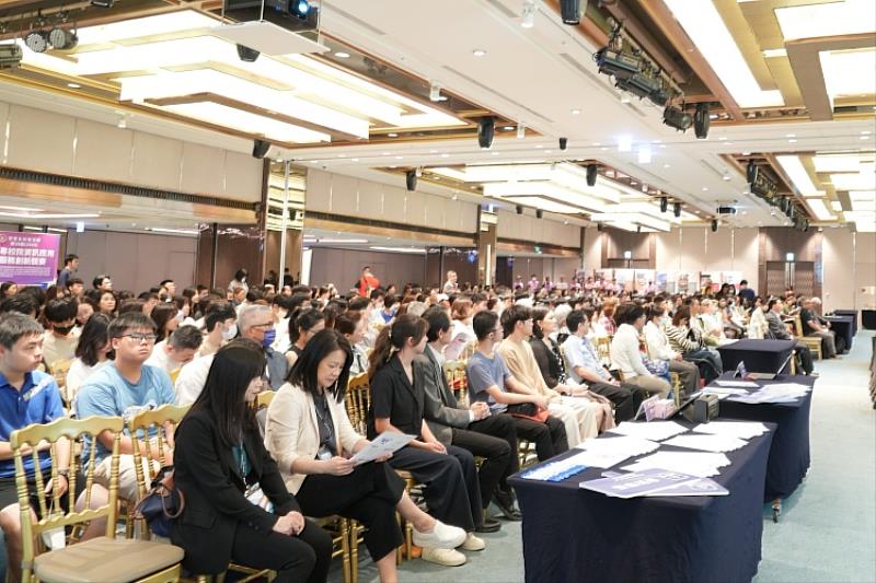圖四、臺中場預見東吳，考生及家長踴躍出席。