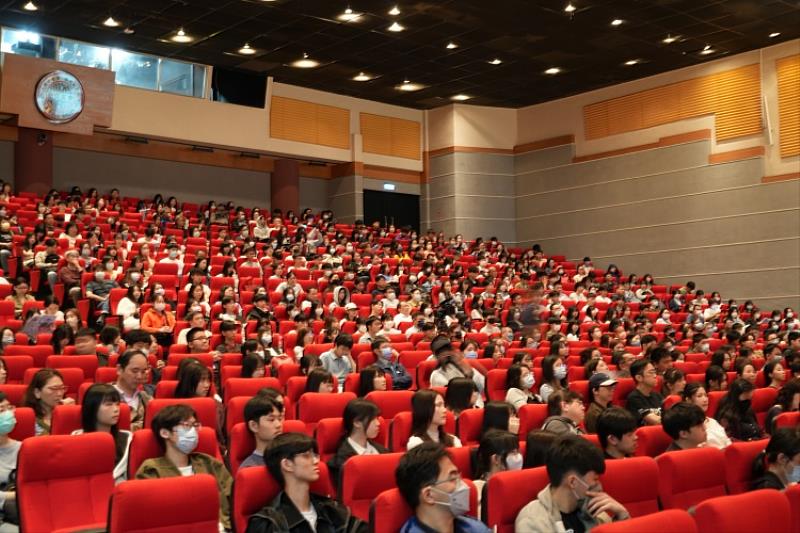 圖一、首場活動在東吳大學傳賢堂舉辦，申請入學考生及家長踴躍參與。
