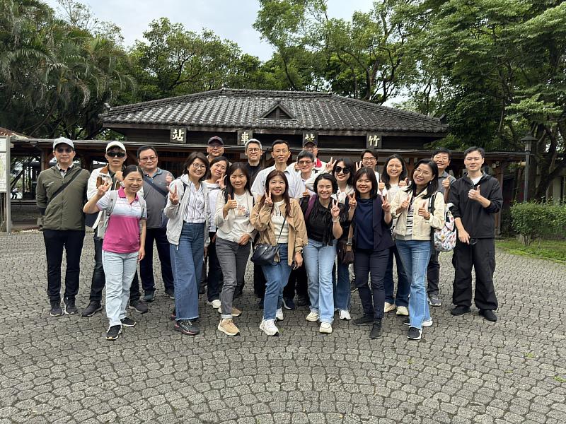 「副主管永續發展暨團隊策勵營」 局處副首長合影。