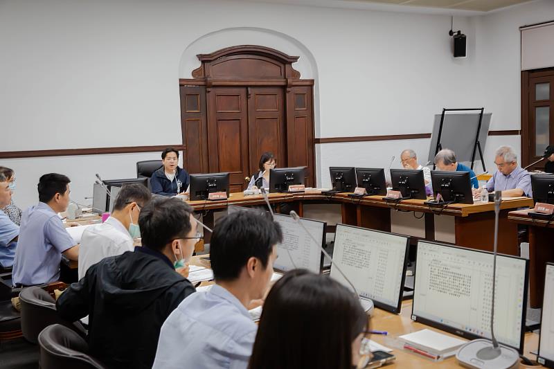 邱臣遠代理市長召開第25次交通改善小組會議，聚焦光復路一段路口行人環境改善計畫。