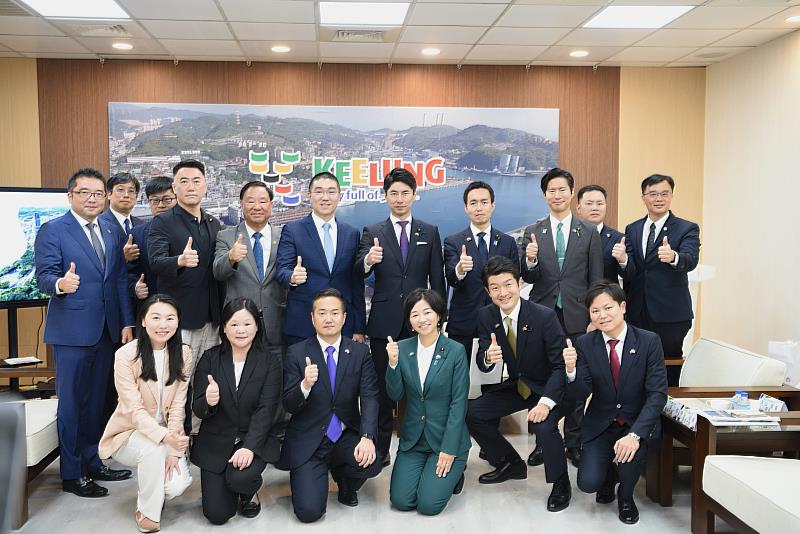 日本自民黨訪問團拜會基隆市政府活動，全體出席貴賓合影留念。