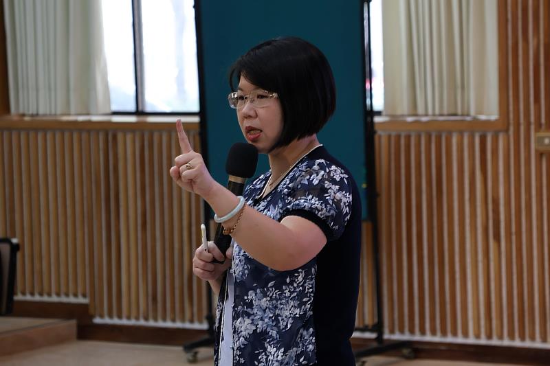 針對臺灣如何應對現況,講者建議臺灣政策重心應放在經貿和外交合作,而非投入實質的軍事參與