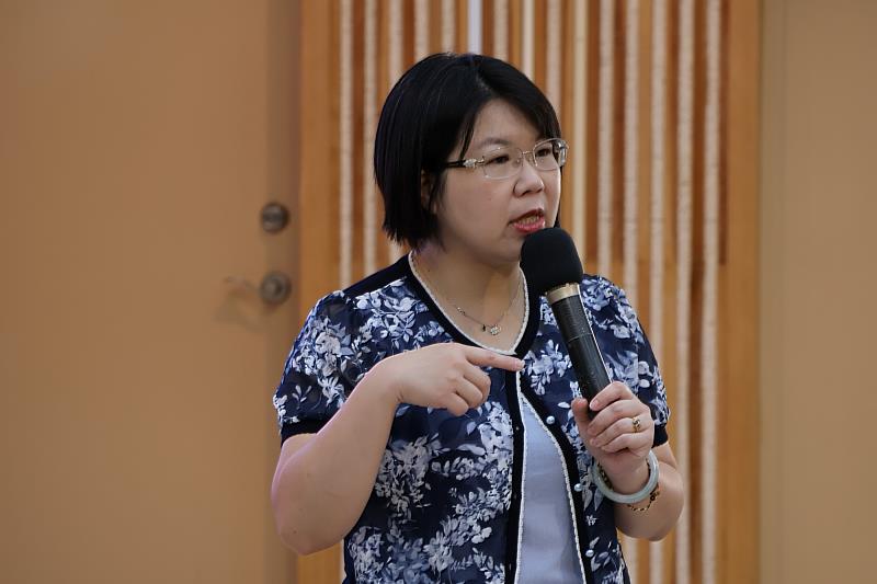 南大通識講座深入剖析影響川普決策的三個層次,分別是個人、國內及國際