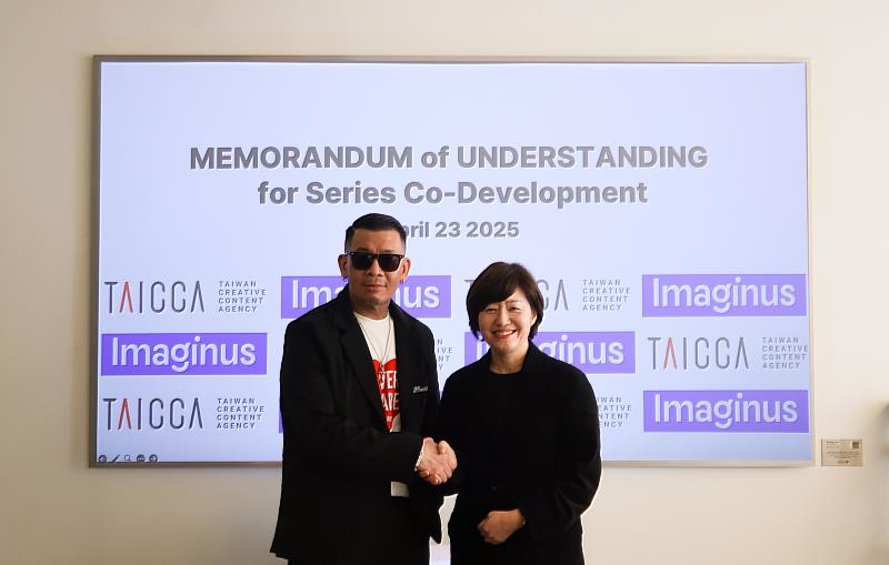 文策院董事長蔡嘉駿（左）與 Imaginus 執行長崔辰熙（右）合影。（圖／文策院）