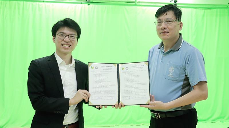 文藻外語大學數位內容應用與管理系攜手愛吠的狗娛樂股份有限公司,簽署產學合作備忘錄,共育AI跨域國際人才。
