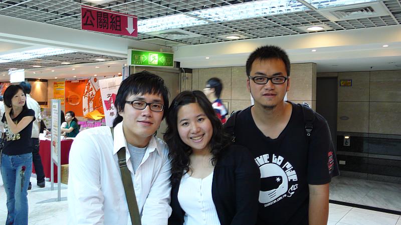 張懷嶼(左)表示，與文大同學、助教們關係很好，文大提供很多學習資源，成為他未來投身電影的重要養分。