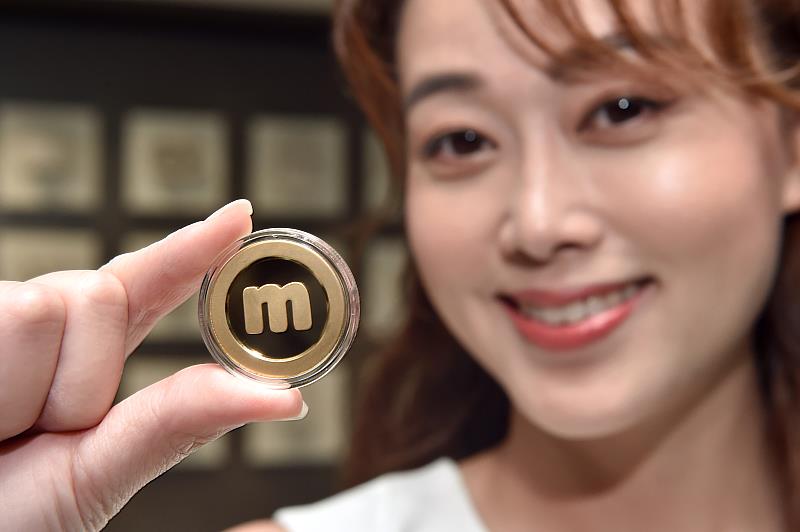 mo幣多會員日推出「購物爭霸戰」，累積消費金額前10名的會員，最高可獲得價值近14萬元的1兩純金「黃金mo幣」。