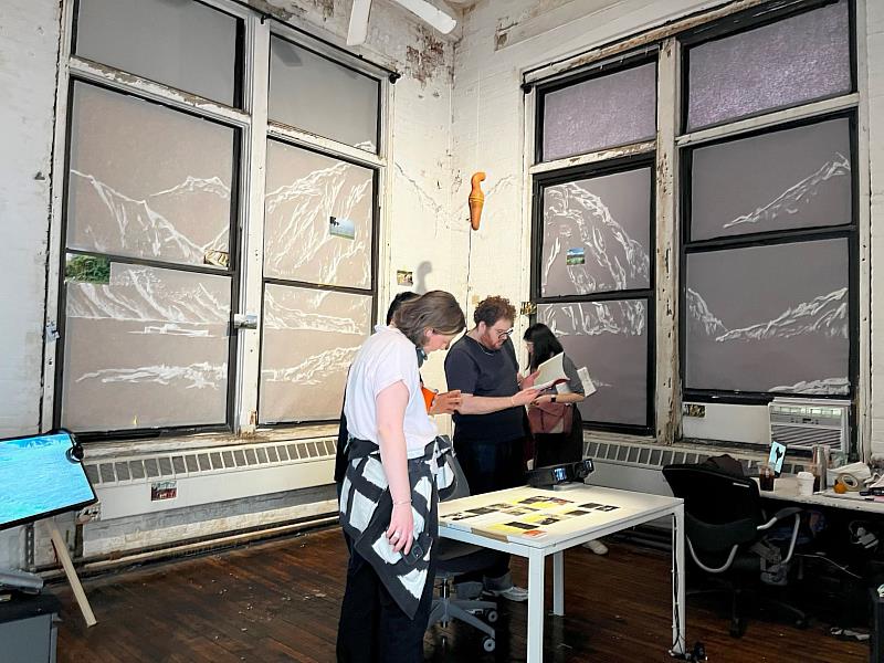 藝術家蔡咅璟的《山麻雀之歌》,以曾文水庫的淤泥製陶、創作人工鳥巢,讓藝術真正成為人與動物共用的空間(駐紐約臺北文化中心提供)
