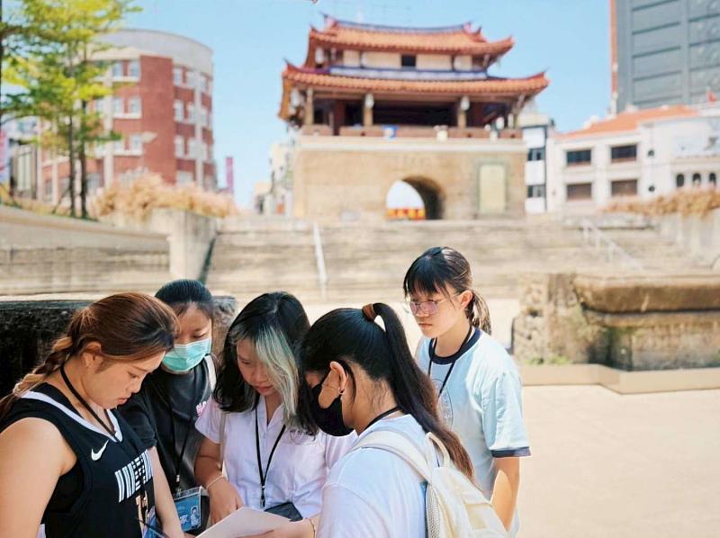 新竹女中、建功高中、成德高中及香山高中學生實境體驗，透過遊戲探索城市。