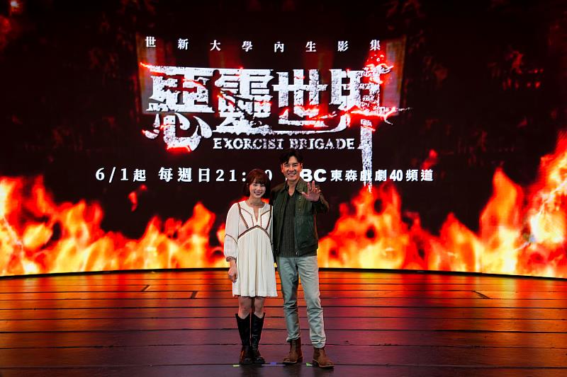 世新校友演員王上菲(左)與王傳一(右)飾演國安局第九處行動隊幹部。(世新大學提供)