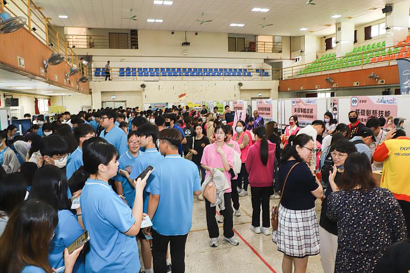 嘉義縣高中職職涯博覽會引領學生探索未來-5