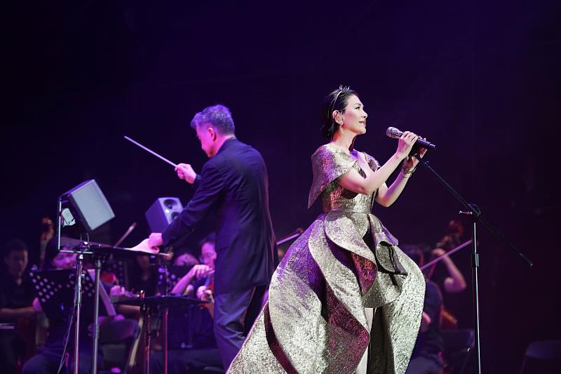 金曲歌后張清芳特別為新北市美術館開館活動，獻唱多首膾炙人口歌曲。