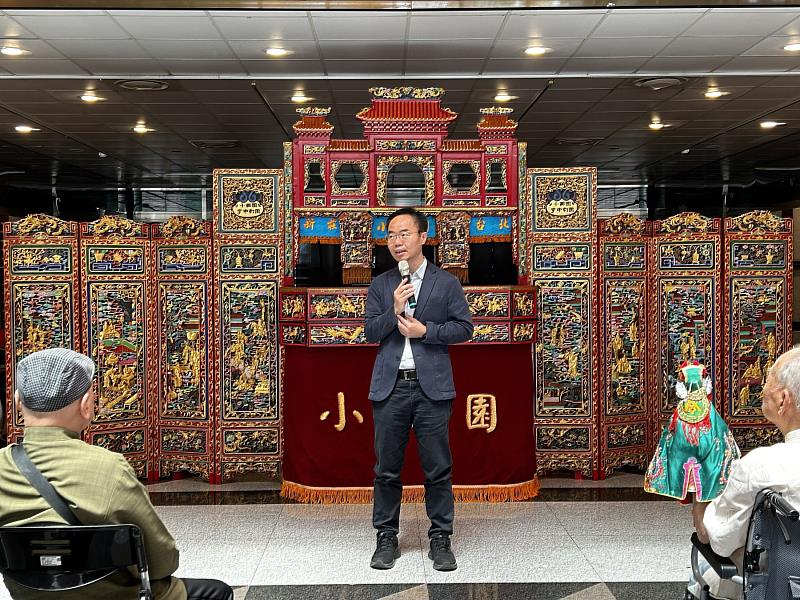 新北市文化局主任秘書王錦華表示，本次展覽特別展出多件珍貴戲偶與劇本，訴說著一代藝師對傳統藝術的熱愛與執著。