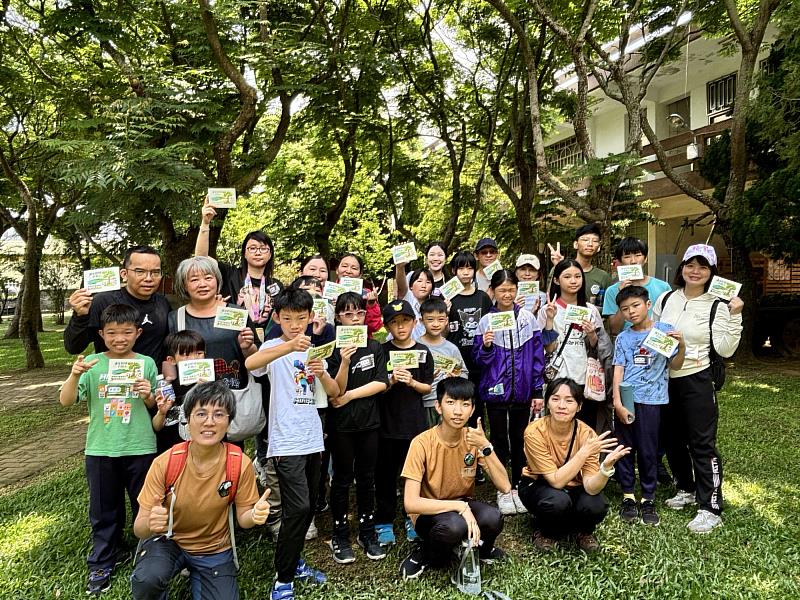 信義房屋社區一家的社區小旅行近日在台中清水溫暖登場，從社區記錄、記憶保存到食農教育，一步步在參與者心中種下「共好」的種子。