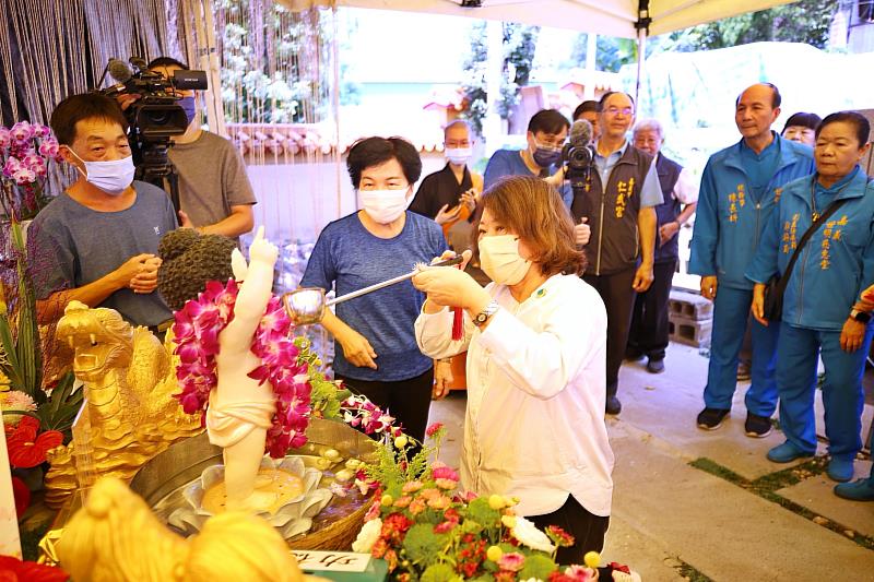 黃敏惠市長浴佛