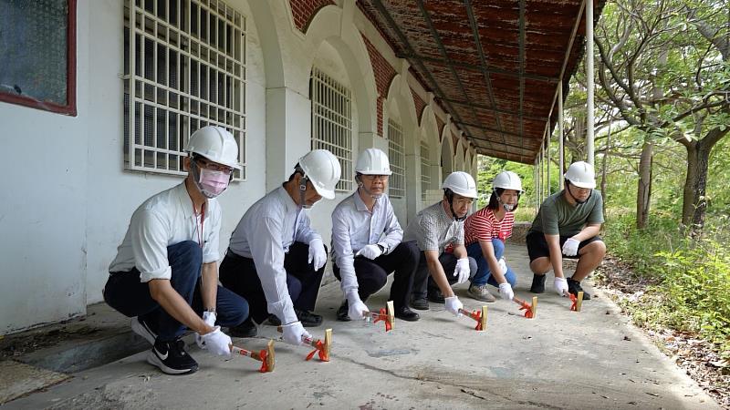 歷史建築原學甲公學校修復及再利用工程啟動，由臺南市文化資產管理處代理處長林喬彬、明宜里里長涂志宏、施工團隊及相關同仁一起動土敲錘，開工祈福。