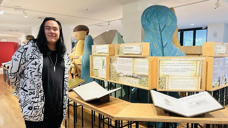 探索館同理心展區有著介紹加拿大寄宿學校的部分，這也是加拿大原住民音樂人Aysanabee他外公經歷過的傷痛故事。