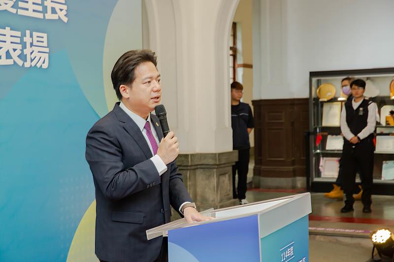 代理市長邱臣遠致詞