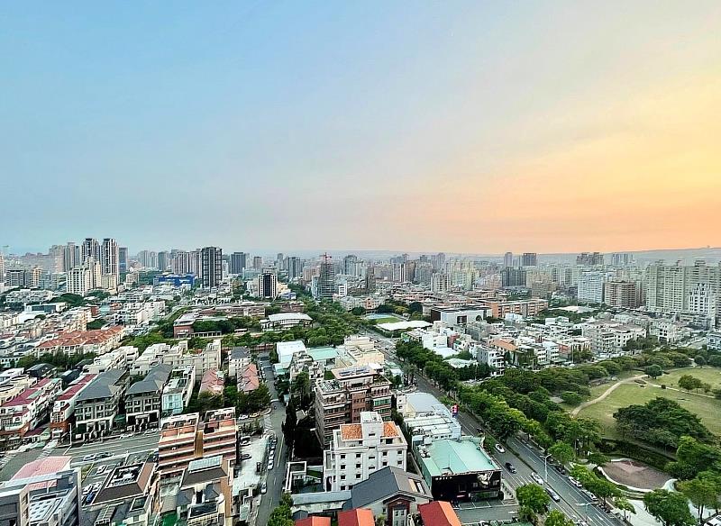 近一年實價登錄數據顯示，台中中區、西屯區的預售屋單價比中古屋單價高出一倍以上。(房市示意圖)