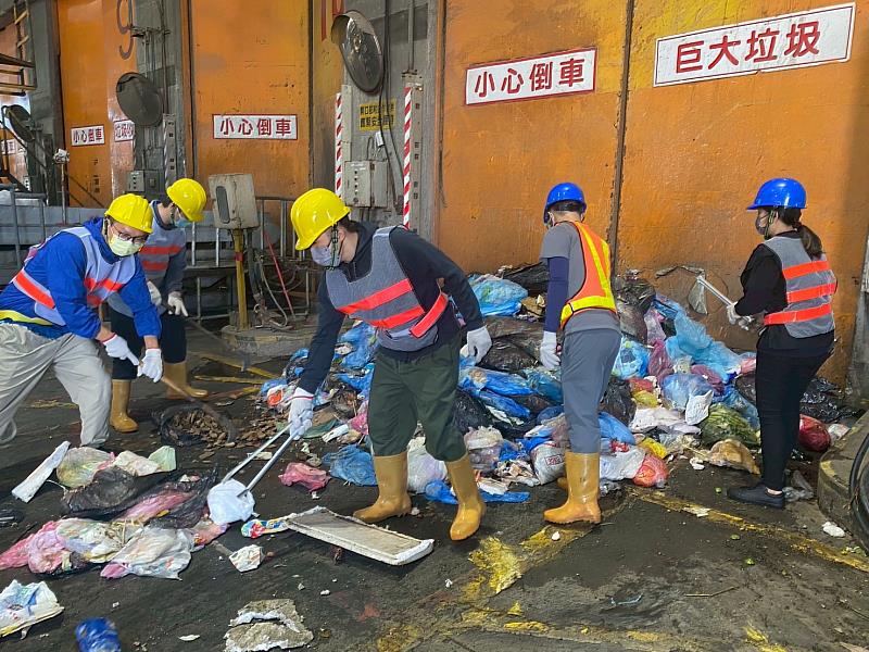 嘉義縣環保局退運垃圾車 呼籲民眾依規定分類