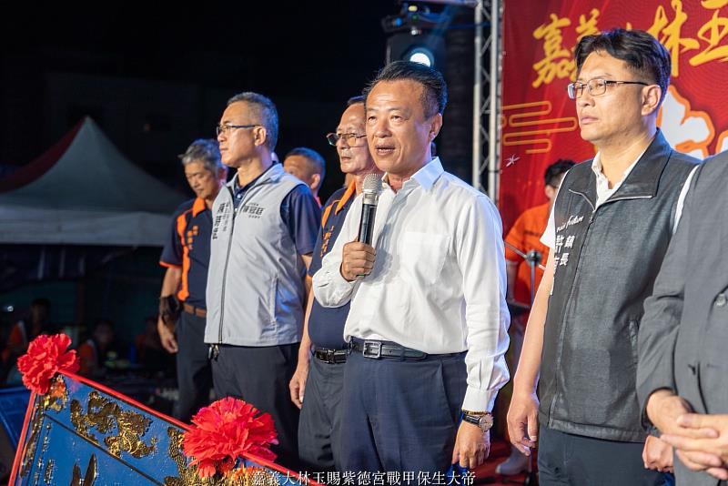 嘉義大林紫德宮辦保生大帝聖誕平安宴，翁章梁贈「萬年香火」匾額-3