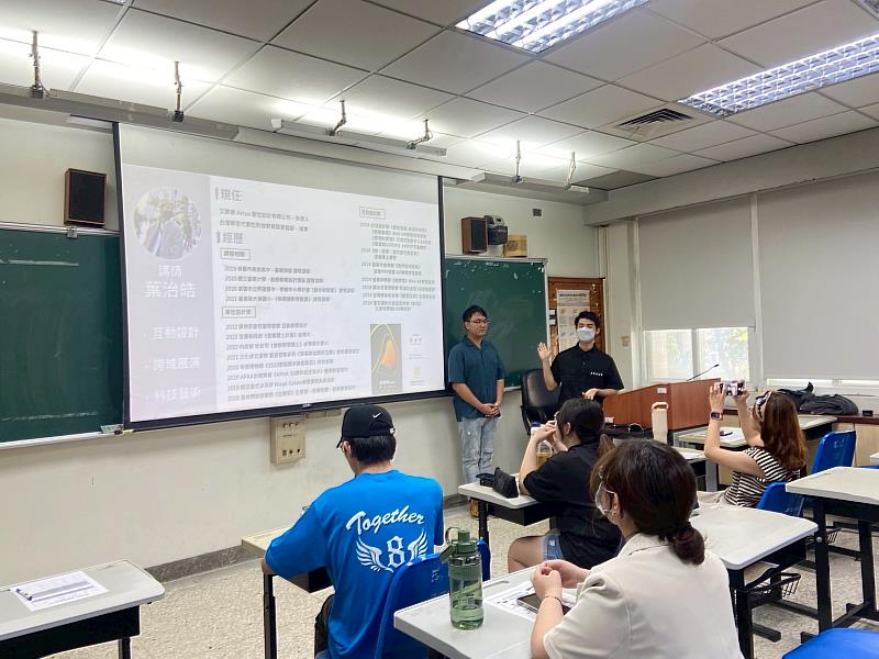 南大視設系畢業葉治皓校友，曾參與多項重要專案，在互動設計、跨域展演及科技藝術領域有豐富經驗