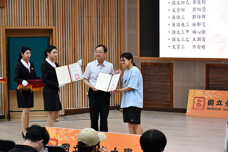 南大侯志正副校長在典禮上表示,學校舉辦「南大之光」頒獎典禮,藉此激勵同學們在專業領域持續精進