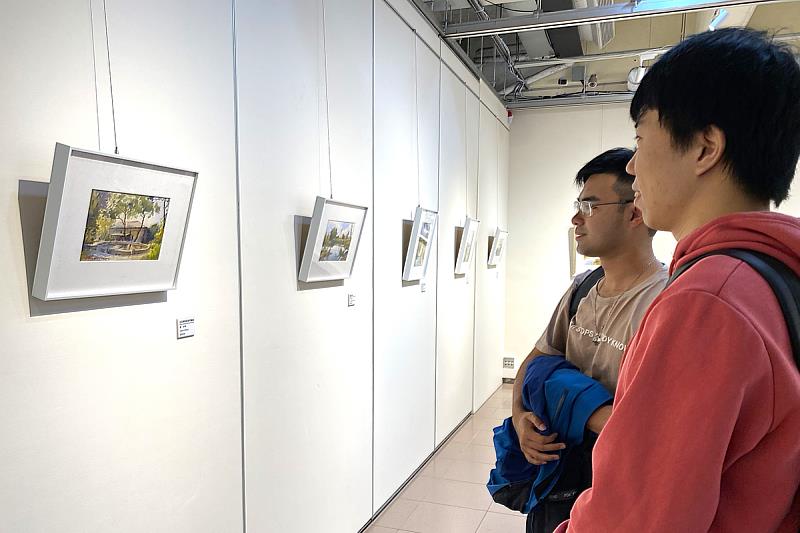 葉春新老師的作品呈現出水彩媒材獨有的透明層次與水分淋漓的細膩情感