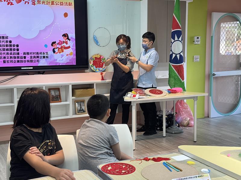 MOMO老師教學中