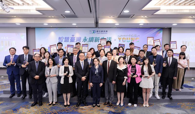 2024金漾獎得獎者與蕭美琴副總統合影。